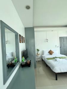 Postel nebo postele na pokoji v ubytování LimeTree Loft Guesthouse