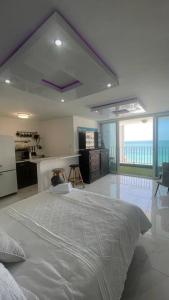 Η κουζίνα ή μικρή κουζίνα στο Ocean Front 2