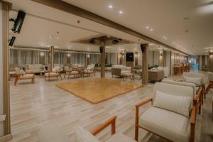 Posezení v ubytování Alma Nile Cruise - 4 or 7 Nights From Luxor each Saturday and 3 or 7 Nights From Aswan each Wednesday