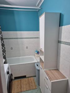 a bathroom with a bath tub and a toilet at Apartament Lidka Zaprasza in Kwidzyn
