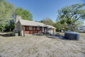 an old stone house with a large yard at 6 Mi to Laughlin AFB Cozy Studio with Private Yard in Del Rio