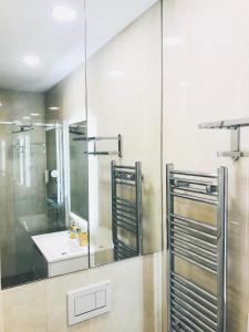 Ένα μπάνιο στο LIRRA LUXE - Central Belgrade Apartments