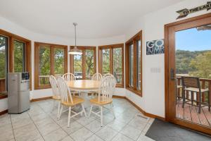 a dining room with a table and chairs at Beavershore-Direct Access to Beaver Lake-Sleeps 12 in Pine Top