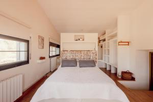 Ένα ή περισσότερα κρεβάτια σε δωμάτιο στο Can Mimosa