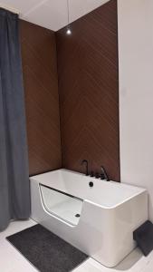 Un baño de Aurum Azure 29 fotos más