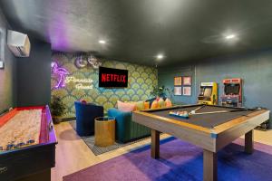 a play room with a pool table and a couch at Luxury Getaway - Sleeps 12 Pool HTD Beach Closeby in Seminole