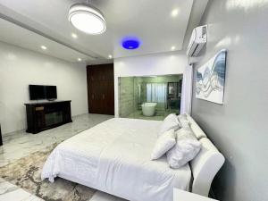 Ένα ή περισσότερα κρεβάτια σε δωμάτιο στο The Opulent Retreat