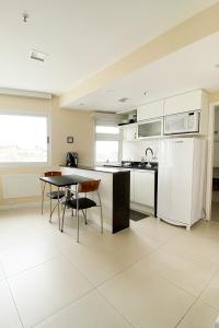 Kuchyň nebo kuchyňský kout v ubytování Apart hotel com vista a 300 mts das praias Ipanema - Copacabana - Arpoador