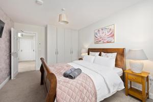 a bedroom with a large bed with a wooden headboard at Dublin Premier Homestay in Ráth Cúil