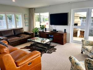 Μια τηλεόραση ή/και κέντρο ψυχαγωγίας στο Stylish Family Retreat