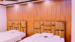 Ένα ή περισσότερα κρεβάτια σε δωμάτιο στο Sapphire Suits & Boutique Hotel