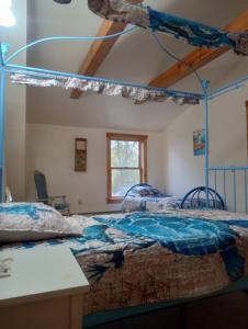 Ένα ή περισσότερα κρεβάτια σε δωμάτιο στο Convenient, Cozy, Mid-Coast Maine Cottage