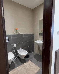 Ένα μπάνιο στο Abo-Khaled Home