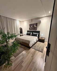 Ένα ή περισσότερα κρεβάτια σε δωμάτιο στο Abo-Khaled Home