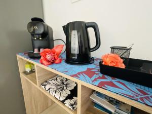 Příslušenství pro přípravu čaje a kávy v ubytování Prestige Lodging City Center