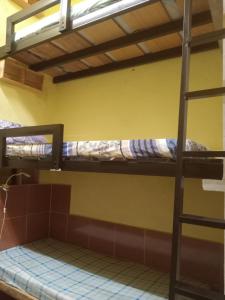 Palanda nebo palandy na pokoji v ubytování Hostal República + 3 fotografie