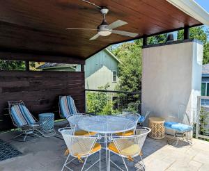 Αίθριο ή υπαίθριος χώρος στο Central Austin Guest House