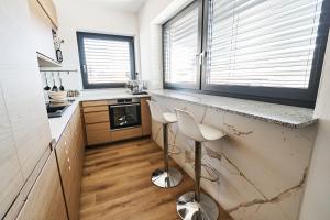 Kuchyň nebo kuchyňský kout v ubytování Alpine View Premium + 28 fotografií