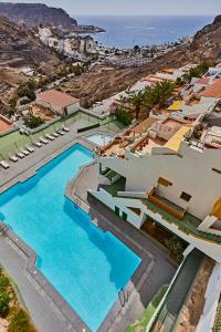 an overhead view of a swimming pool next to a beach at CASA TONINO in Mogán +44 photos