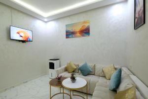 TV a/nebo společenská místnost v ubytování Riad Bollywood- International