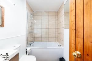 Draytonにある3 Bedroom House that Sleeps 6のバスルーム(白いバスタブ、トイレ付) +47枚の写真