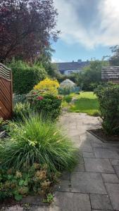 Aed väljaspool majutusasutust Modernes Haus mit Garten in Windberg, ruhig & zentral