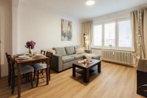 Χώρος καθιστικού στο BNB Sklenarova Apartment with Balcony