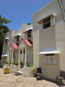 Το κτήριο όπου στεγάζεται  η παραθεριστική κατοικία