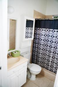 Ένα μπάνιο στο Gated Property Family Ready walk to restaurants AC +26 φωτογραφίες