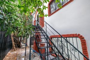 Το κτήριο όπου στεγάζεται  το διαμέρισμα