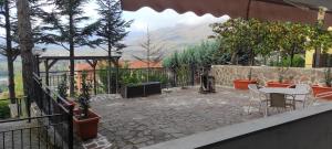 En generel udsigt til bjerge eller udsigt til bjerge taget fra lejligheden