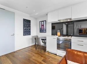 Φωτογραφία από το άλμπουμ του Charming 1-Bed Farm Cabin with Wood Fire σε Tenterfield