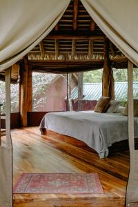 Ένα ή περισσότερα κρεβάτια σε δωμάτιο στο Tierra Encantada