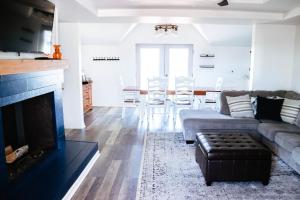 Posezení v ubytování Cordova Retreat - 7 Minutes from the Ark!