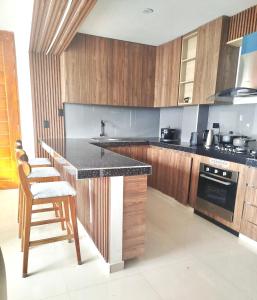 Η κουζίνα ή μικρή κουζίνα στο Oceanview Apartment in Huanchaco +3 φωτογραφίες