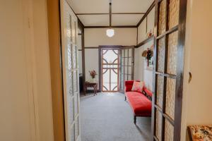 Gallery image of Cosy 3-Bed Home with Fireplace & Outdoor BBQ in Tenterfield +19 photos