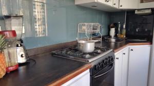 a kitchen with a stove with a pot on it at Encantador estudio en Chacaito- Excelente ubicación in Caracas