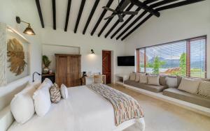 Μια τηλεόραση ή/και κέντρο ψυχαγωγίας στο Fina Estampa Country Hotel by HMC - Mayores de 10 años -