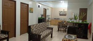 Kuchyň nebo kuchyňský kout v ubytování Raya's Guesthouse Rainy Day Promo- No Downpayment Needed