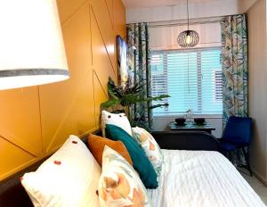 a bedroom with a bed with pillows and a window at Topaz Classy, Cozy Condo Near Beaches & Airport in Crown Point +19 photos