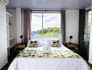 Ένα ή περισσότερα κρεβάτια σε δωμάτιο στο Hostal Bon Hábitat +65 φωτογραφίες