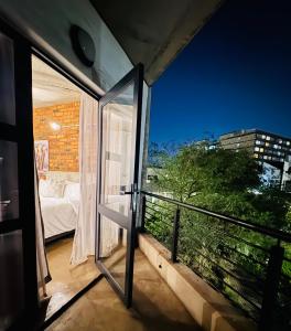 En balkon eller terrasse på 26 at Maboneng