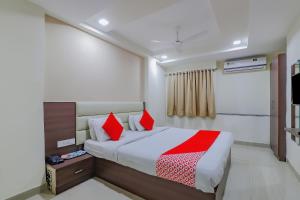 Ένα ή περισσότερα κρεβάτια σε δωμάτιο στο Hotel O Greenwood +32 φωτογραφίες