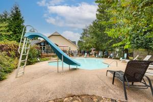 Πισίνα στο ή κοντά στο Near Hiking and Biking Pet-Friendly Rogers Getaway!