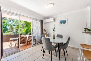 a dining room with a table and chairs at Villa Sienna Hideaway 2 min walk to tramline in Gold Coast