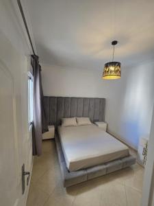 Ένα ή περισσότερα κρεβάτια σε δωμάτιο στο Appartement neuf et raffiné à Tanger