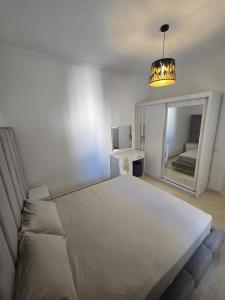 Ένα ή περισσότερα κρεβάτια σε δωμάτιο στο Appartement neuf et raffiné à Tanger