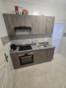 Η κουζίνα ή μικρή κουζίνα στο Appartement neuf et raffiné à Tanger
