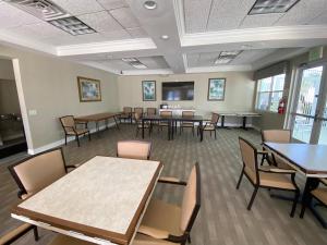 Οι επιχειρηματικές εγκαταστάσεις ή/και οι αίθουσες συνεδριάσεων στο Florida condo close to Warm Mineral Springs +32 φωτογραφίες