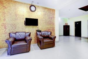 Μια τηλεόραση ή/και κέντρο ψυχαγωγίας στο Hotel O Imperial Guest House +21 φωτογραφίες